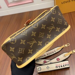 【AT2549】LOUIS VUITTONのショルダーバッグ