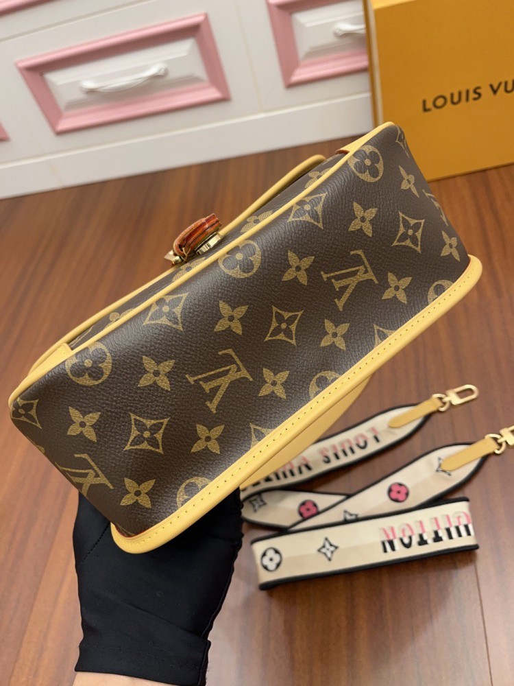 【AT2549】LOUIS VUITTONのショルダーバッグ