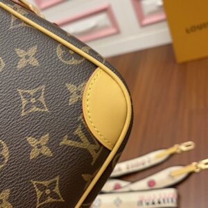 【AT2549】LOUIS VUITTONのショルダーバッグ