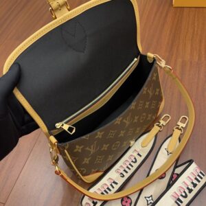 【AT2549】LOUIS VUITTONのショルダーバッグ