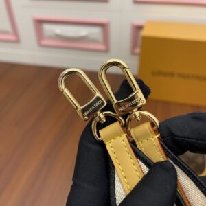 【AT2549】LOUIS VUITTONのショルダーバッグ