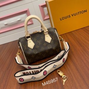【AT2550】LOUIS VUITTON ルイ・ヴィトンのモノグラム・スピーディ・バンドリエール20 ブラウンは、レディース向けのハンドバッグです。