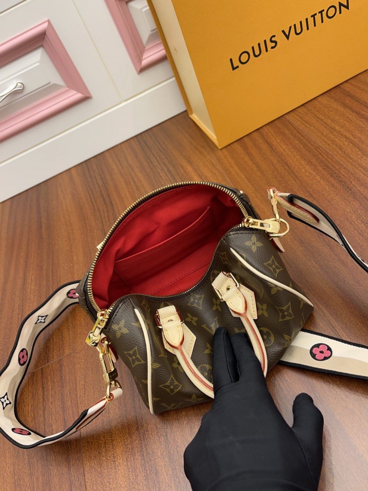 【AT2550】LOUIS VUITTON ルイ・ヴィトンのモノグラム・スピーディ・バンドリエール20 ブラウンは、レディース向けのハンドバッグです。