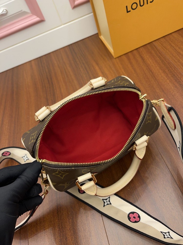 【AT2550】LOUIS VUITTON ルイ・ヴィトンのモノグラム・スピーディ・バンドリエール20 ブラウンは、レディース向けのハンドバッグです。