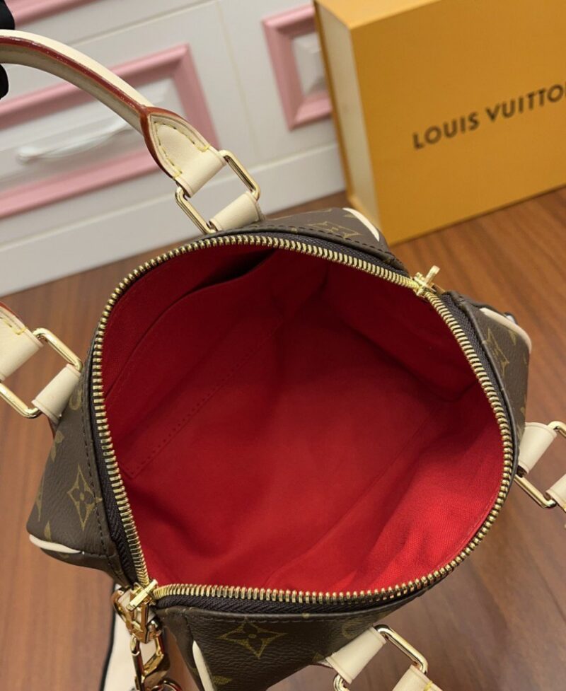 【AT2550】LOUIS VUITTON ルイ・ヴィトンのモノグラム・スピーディ・バンドリエール20 ブラウンは、レディース向けのハンドバッグです。