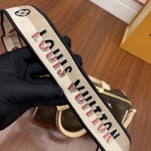 【AT2550】LOUIS VUITTON ルイ・ヴィトンのモノグラム・スピーディ・バンドリエール20 ブラウンは、レディース向けのハンドバッグです。