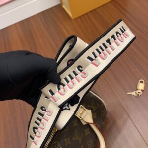 【AT2550】LOUIS VUITTON ルイ・ヴィトンのモノグラム・スピーディ・バンドリエール20 ブラウンは、レディース向けのハンドバッグです。