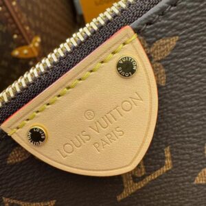 【AT2551】LOUIS VUITTON（ルイヴィトン）のバッグ（ポシェット・ティレッテ）は、サイドや脇に取っ手が付いています。