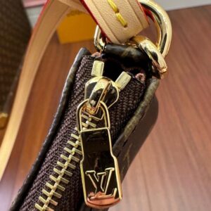 【AT2552】LV LOUIS VUITTON ルイ・ヴィトンのモノグラム ポシェット アクセソワール ショルダ