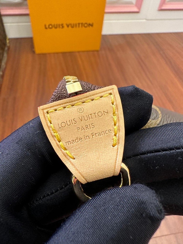 【AT2552】LV LOUIS VUITTON ルイ・ヴィトンのモノグラム ポシェット アクセソワール ショルダ