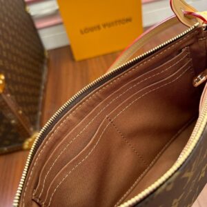 【AT2552】LV LOUIS VUITTON ルイ・ヴィトンのモノグラム ポシェット アクセソワール ショルダ