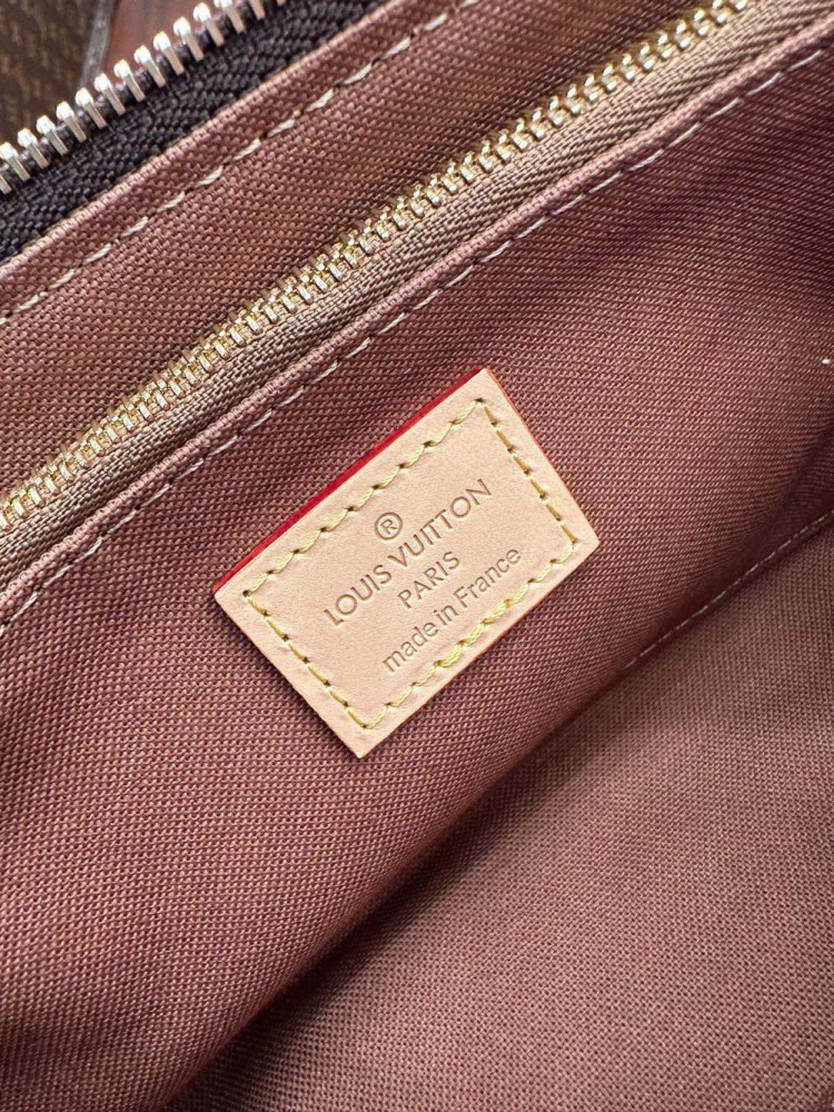 【AT2552】LV LOUIS VUITTON ルイ・ヴィトンのモノグラム ポシェット アクセソワール ショルダ