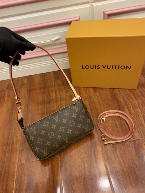 【AT2553】LOUIS VUITTON ルイヴィトンのモノグラム柄のショルダーバッグ・ポシェットは、レディース向けです。