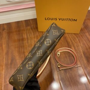 【AT2553】LOUIS VUITTON ルイヴィトンのモノグラム柄のショルダーバッグ・ポシェットは、レディース向けです。