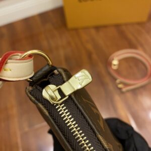 【AT2553】LOUIS VUITTON ルイヴィトンのモノグラム柄のショルダーバッグ・ポシェットは、レディース向けです。