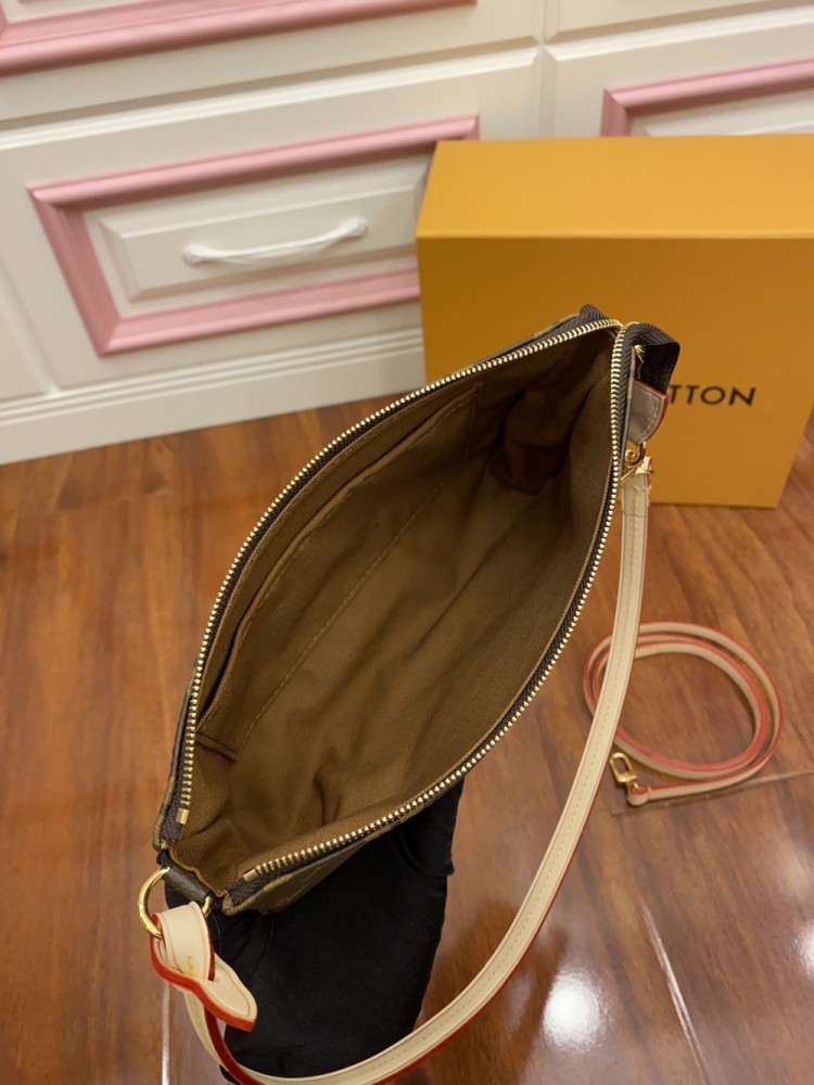 【AT2553】LOUIS VUITTON ルイヴィトンのモノグラム柄のショルダーバッグ・ポシェットは、レディース向けです。