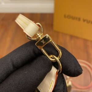 【AT2553】LOUIS VUITTON ルイヴィトンのモノグラム柄のショルダーバッグ・ポシェットは、レディース向けです。