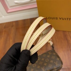 【AT2553】LOUIS VUITTON ルイヴィトンのモノグラム柄のショルダーバッグ・ポシェットは、レディース向けです。