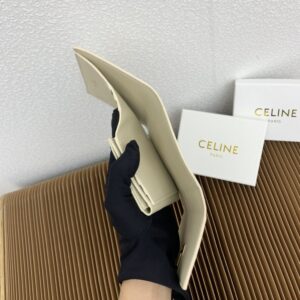 【AT2562】Celine TRIOMPHE 16番の光沢のある牛革折りたたみ財布。 牛革裏地：牛革/布金の装飾が施された回転ロック付き1つのプッシュボタン畳み込みコインポケット5つのカードスロット1つの紙幣袋2つのフラットポケット