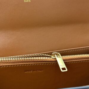 【AT2569】Celine セリーヌのカウンターシンク、カウンター品質の最高品質の輸入牛革製の海外製造キーホルダー。 手作業のエッジ加工が見事です。