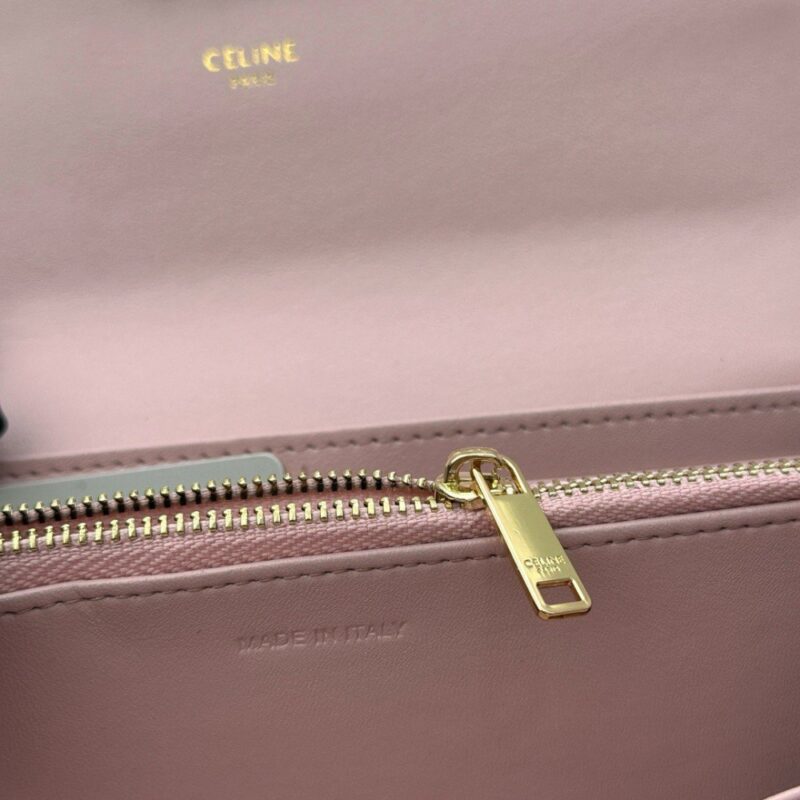 【AT2570】Celineのカウンターと同期して、カウンター品質の最高級輸入牛革の海外オーダーメイドキーホルダー金属素材の手作り端正な仕上がり