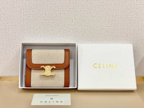 【AT2573】Celineのショートウォレットは非常に美しく、専門店と同期して、上質な牛革を使用しており、精巧でおしゃれです！