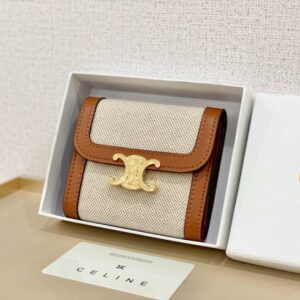 【AT2573】Celineのショートウォレットは非常に美しく、専門店と同期して、上質な牛革を使用しており、精巧でおしゃれです！
