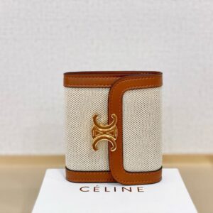【AT2573】Celineのショートウォレットは非常に美しく、専門店と同期して、上質な牛革を使用しており、精巧でおしゃれです！