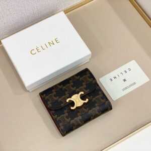 【AT2574】Celineのショートウォレットは非常に魅力的なシリーズで、専用カウンターで同時展開しています。トップグレインレザーを使用し、精巧でファッショナブルです！