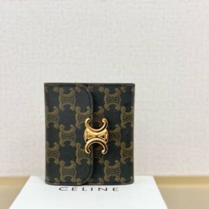 【AT2574】Celineのショートウォレットは非常に魅力的なシリーズで、専用カウンターで同時展開しています。トップグレインレザーを使用し、精巧でファッショナブルです！