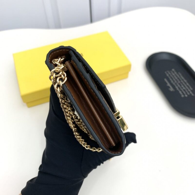 【AT2576】Fendi トークン同期、肩にかけることができるトップインポートの作業、そして油が精巧に仕上げられています。