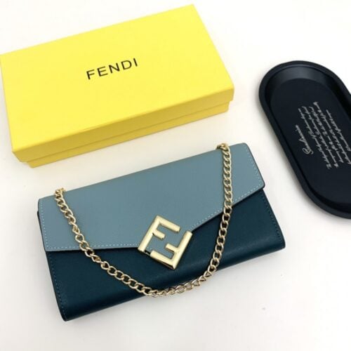【AT2579】Fendi フェンディのカウンターと同期し、肩に掛けることができます。最高品質の輸入品で、熟練したオイルエッジの作業が特徴です。