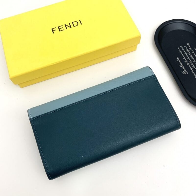 【AT2579】Fendi フェンディのカウンターと同期し、肩に掛けることができます。最高品質の輸入品で、熟練したオイルエッジの作業が特徴です。