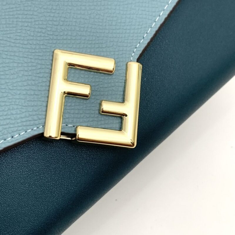 【AT2579】Fendi フェンディのカウンターと同期し、肩に掛けることができます。最高品質の輸入品で、熟練したオイルエッジの作業が特徴です。