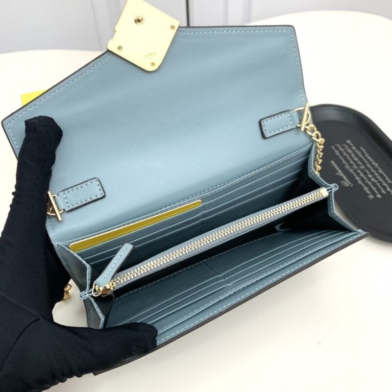 【AT2579】Fendi フェンディのカウンターと同期し、肩に掛けることができます。最高品質の輸入品で、熟練したオイルエッジの作業が特徴です。