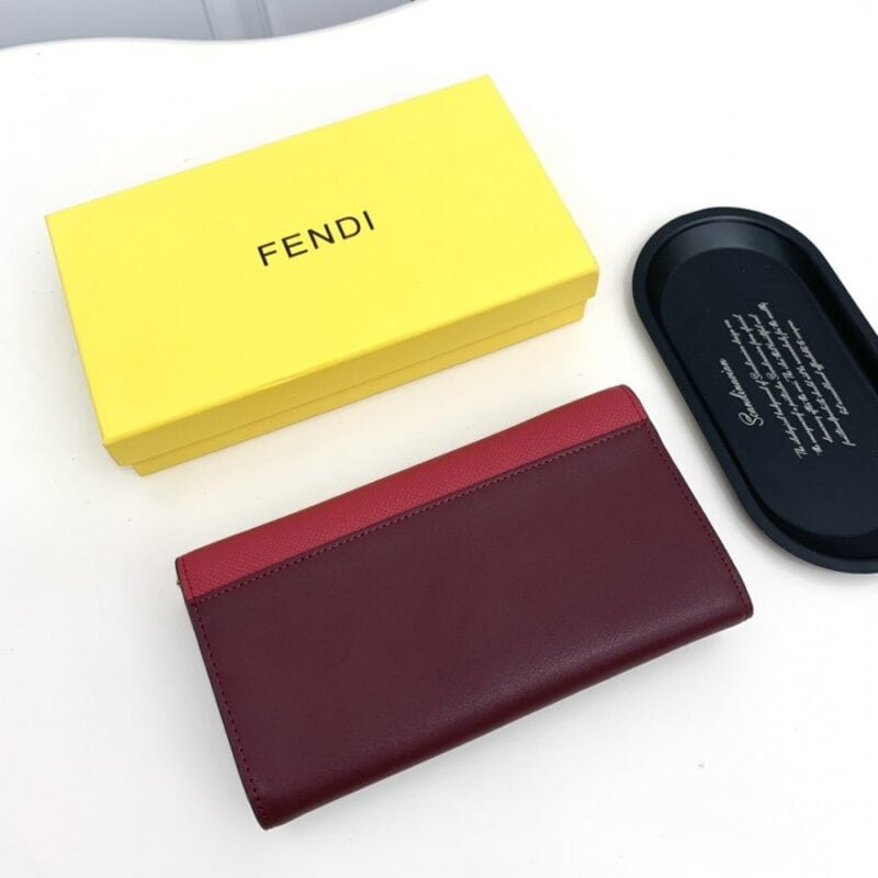 【AT2580】Fendi フェンディのカウンターと同期して、肩掛け可能なトップクオリティの輸入品です。精巧なオイルエッジ加工が施されています