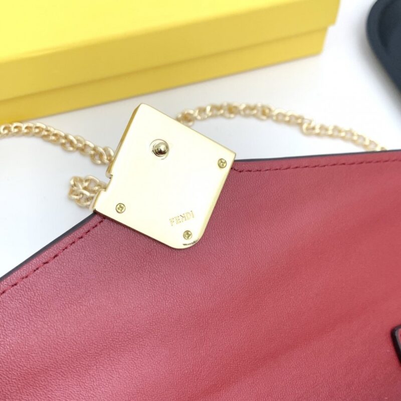【AT2580】Fendi フェンディのカウンターと同期して、肩掛け可能なトップクオリティの輸入品です。精巧なオイルエッジ加工が施されています