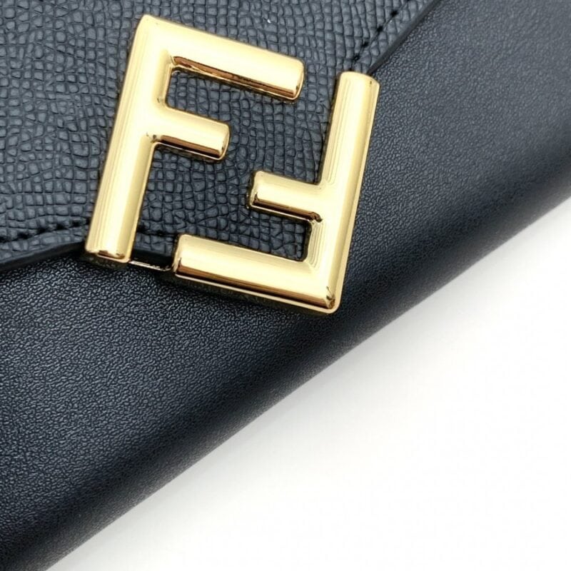 【AT2581】Fendi カウンターと同期し、肩掛けも可能な、最高級の輸入品。精巧なオイル仕上げの仕事