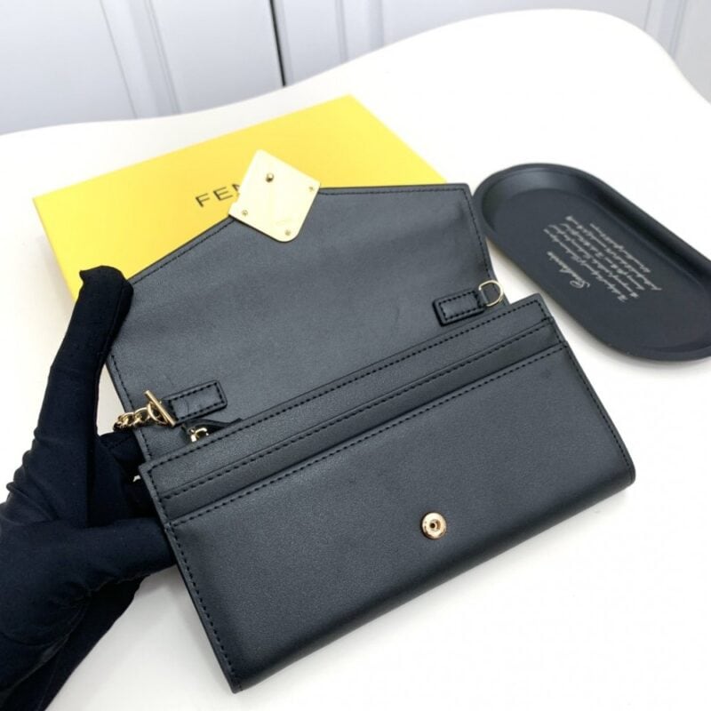 【AT2581】Fendi カウンターと同期し、肩掛けも可能な、最高級の輸入品。精巧なオイル仕上げの仕事