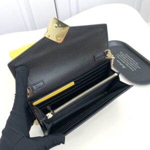 【AT2581】Fendi カウンターと同期し、肩掛けも可能な、最高級の輸入品。精巧なオイル仕上げの仕事