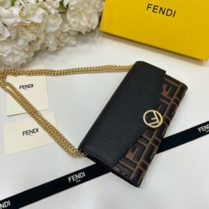 【AT2582】Fendiのカウンターと同期し、肩にかけることができる、最高級の輸入品、精巧なオイルエッジ加工を施しました