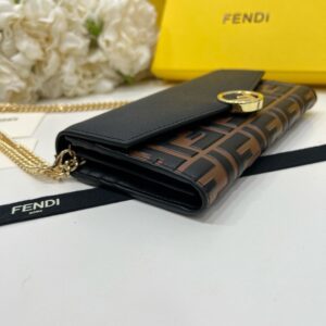 【AT2582】Fendiのカウンターと同期し、肩にかけることができる、最高級の輸入品、精巧なオイルエッジ加工を施しました