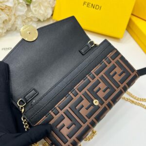 【AT2582】Fendiのカウンターと同期し、肩にかけることができる、最高級の輸入品、精巧なオイルエッジ加工を施しました