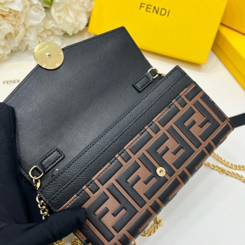 【AT2582】Fendiのカウンターと同期し、肩にかけることができる、最高級の輸入品、精巧なオイルエッジ加工を施しました