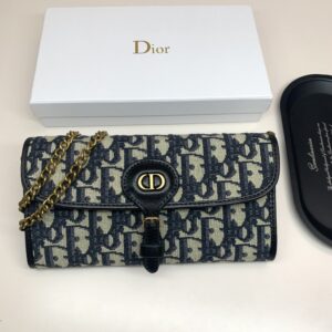 【AT2593】Dior ディオールのカウンターと同期し、カウンター品質の最高級輸入牛革を肩にかける海外製のキーホルダー金物、手の込んだオイルフィニッシュ。