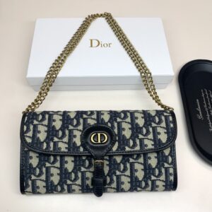【AT2593】Dior ディオールのカウンターと同期し、カウンター品質の最高級輸入牛革を肩にかける海外製のキーホルダー金物、手の込んだオイルフィニッシュ。