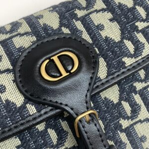 【AT2593】Dior ディオールのカウンターと同期し、カウンター品質の最高級輸入牛革を肩にかける海外製のキーホルダー金物、手の込んだオイルフィニッシュ。