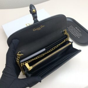 【AT2593】Dior ディオールのカウンターと同期し、カウンター品質の最高級輸入牛革を肩にかける海外製のキーホルダー金物、手の込んだオイルフィニッシュ。