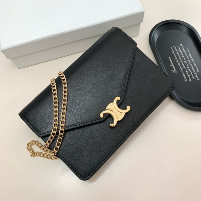 【AT2598】Celineカウンターから最新の商品が入荷しました！カウンター品質の最高級の輸入牛革、オイル仕上げで精巧な仕事をしています！