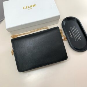 【AT2598】Celineカウンターから最新の商品が入荷しました！カウンター品質の最高級の輸入牛革、オイル仕上げで精巧な仕事をしています！